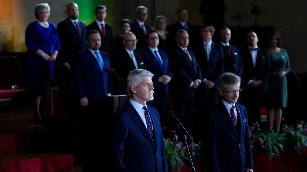 Český novozvolený prezident Petr Pavel (uprostred vľavo) skladá prísahu počas jeho inaugurácie na Pražskom hrade.