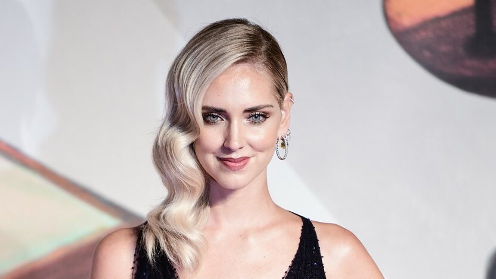 Chiaru zradil výstrih. 