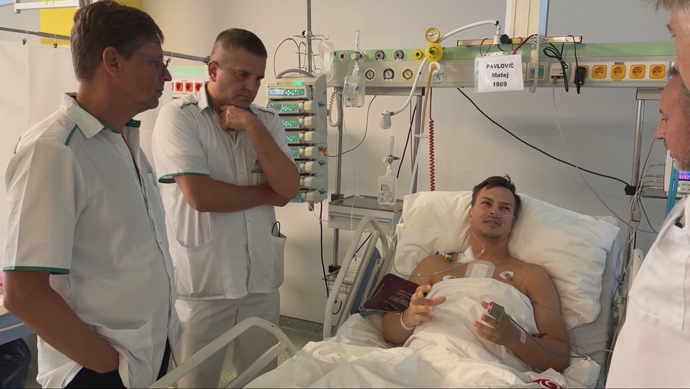 Adrian Kolesár pri kontrole pacienta, ktorému ako prvému vykonali modifikáciu Rossovej operácie. 