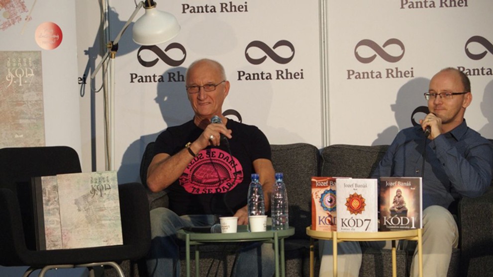 Na archívnej snímke spisovateľ Jozef Banáš na Bibliotéke.