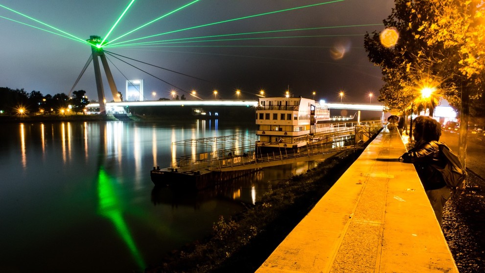 Laserové inaštalácie - reštautácia UFO..