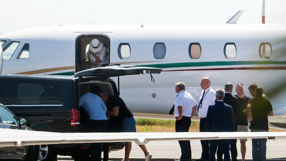 Princ Harry na letisku. 