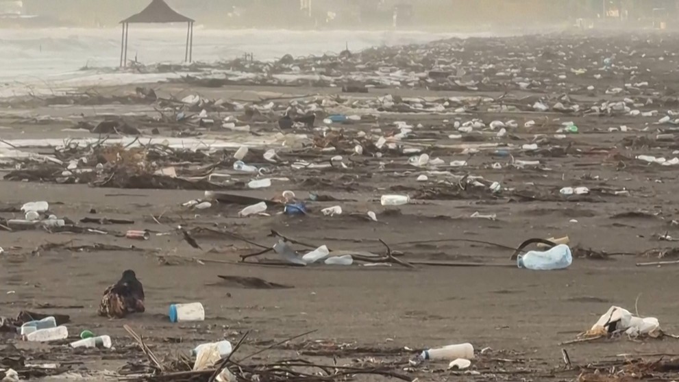 Špinavé pláže v Albánsku