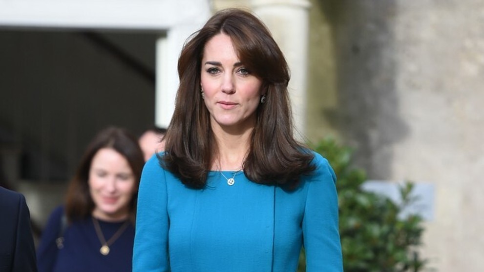 Kate Middleton v tyrkysových šatách.
