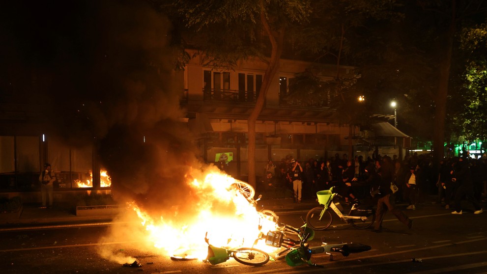Nepokoje po voľbách vo Francúzsku.