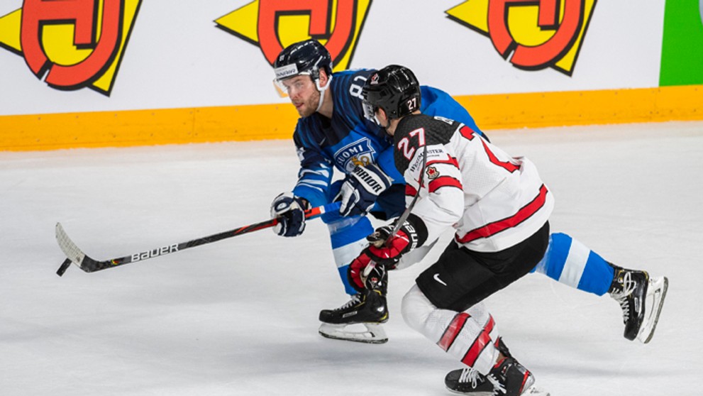 Iiro Pakarinen (Fínsko) a Michael Bunting (Kanada).