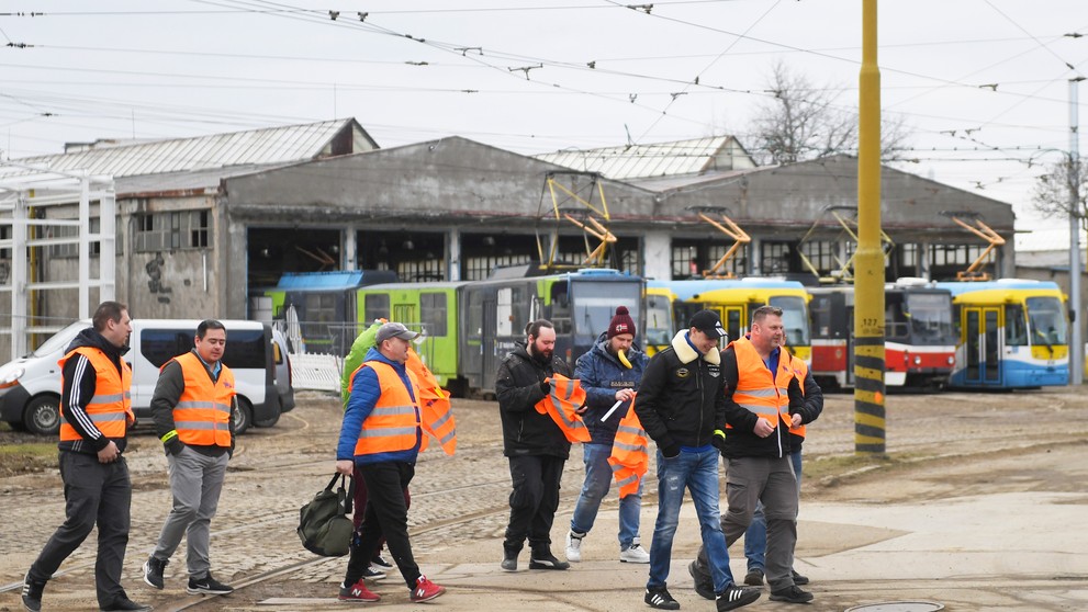 Vodiči košického dopravného podniku sa zapojili do neobmedzeného ostrého štrajku.