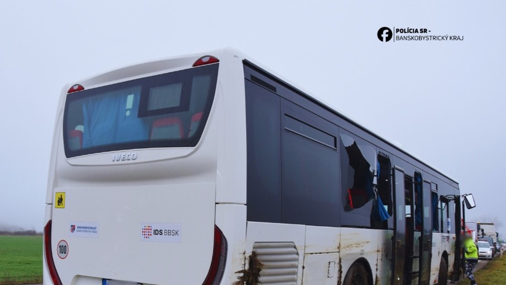 Nehoda autobusu pri Lučenci