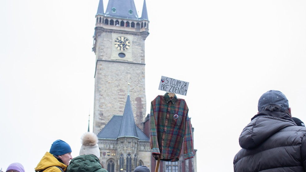 V Prahe sa na podporu prezidenta Pavla zišli desaťtisíce ľudí