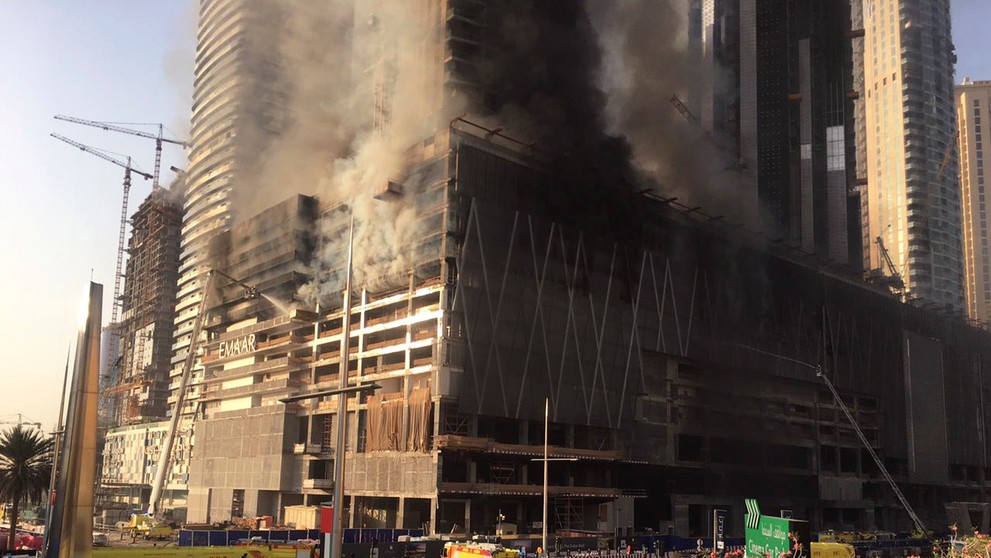 Požiar vypukol neďaleko najväčšieho nákupného strediska v Dubaji.