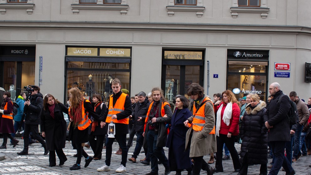 Pietne podujatie na pamiatku obetí tragickej streľby v Prahe.