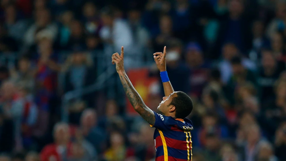 Hráč FC Barcelona Neymar sa raduje z gólu proti Rayo Vallecano.