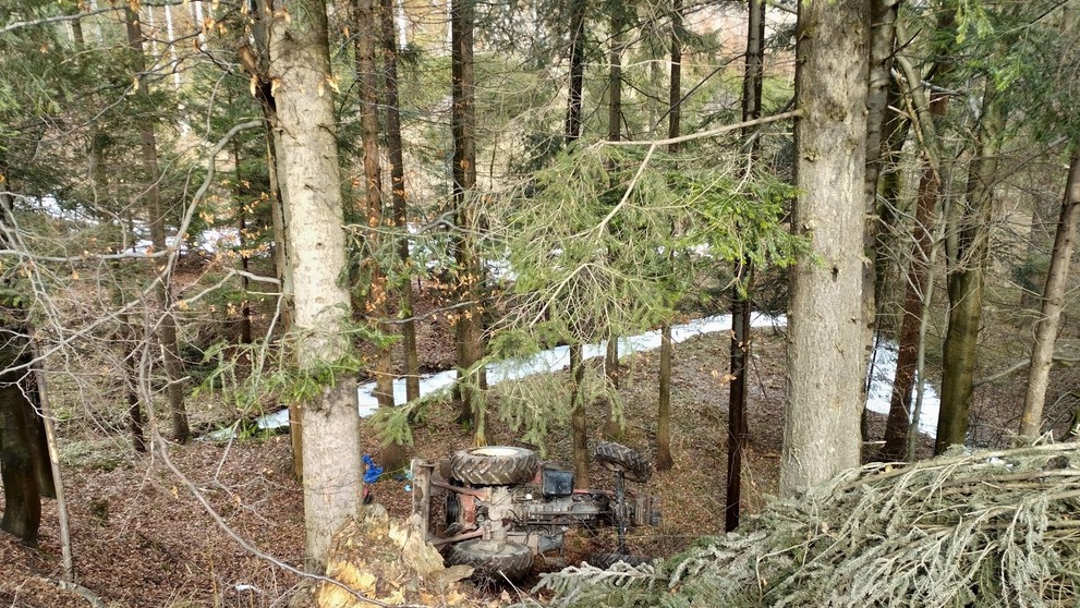 Nehoda sa stala na lesnej ceste