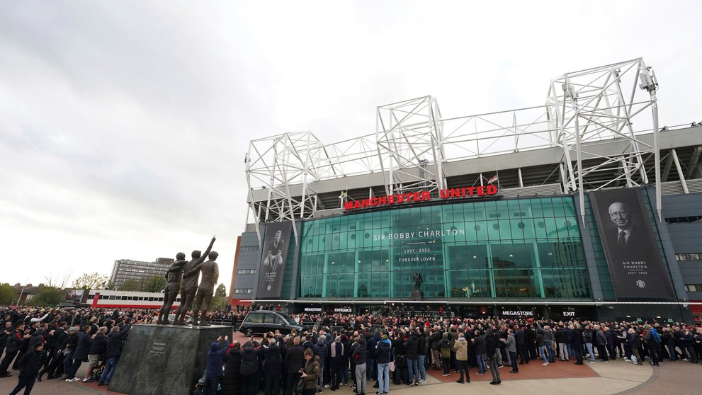 Zástupy pre Old Trafford