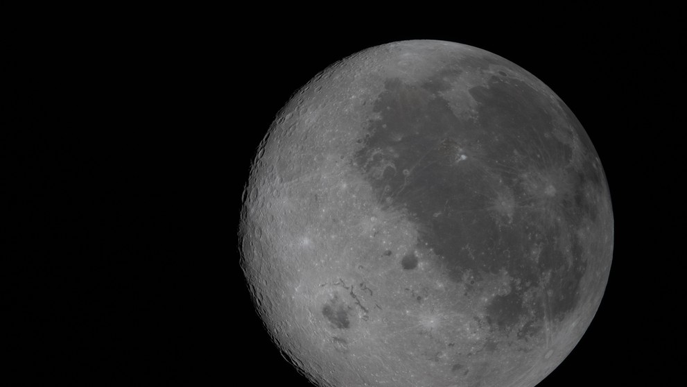 Snímka blízkej strany Mesiaca