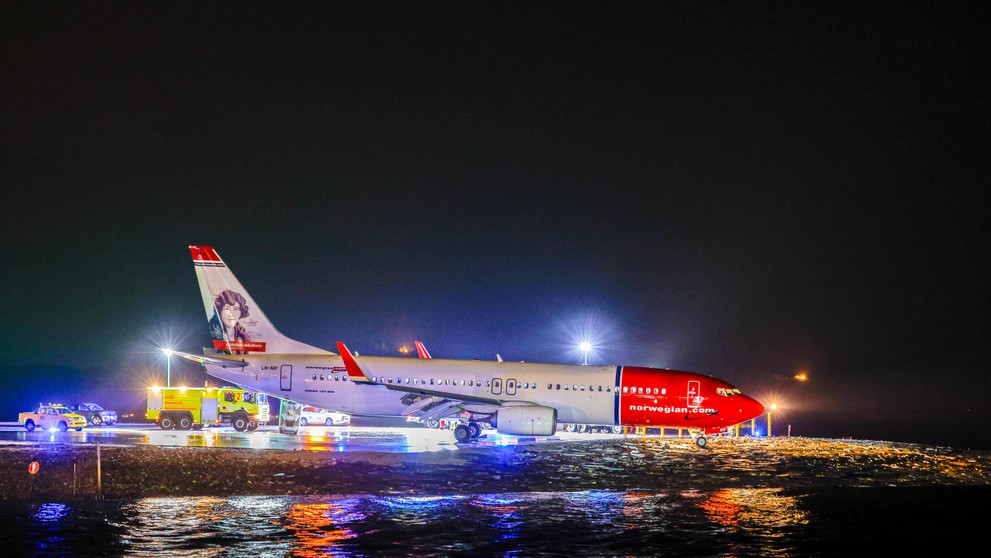 Lietadlo v Nórsku zišlo z pristávacej dráhy