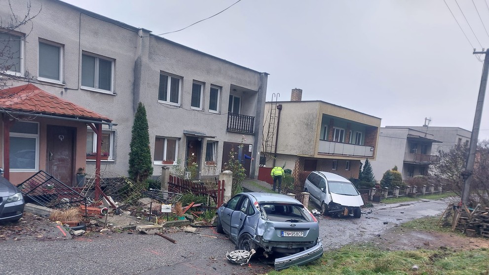 Ráno našli svoje auto zdemolované.