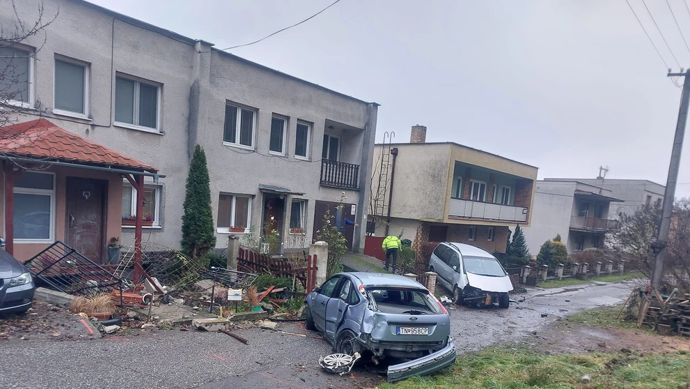 Ráno našli svoje auto zdemolované.