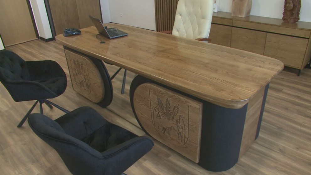 Kanceláriu starostu v Jarovniciach.