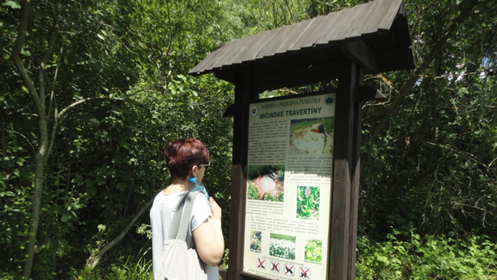 O unikátnosti Mičinských travartínoch sa dočítate aj na informačnej tabuli.