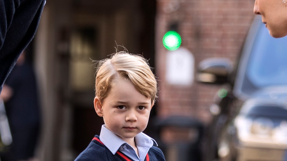 Princ George šiel prvýkrát do školy