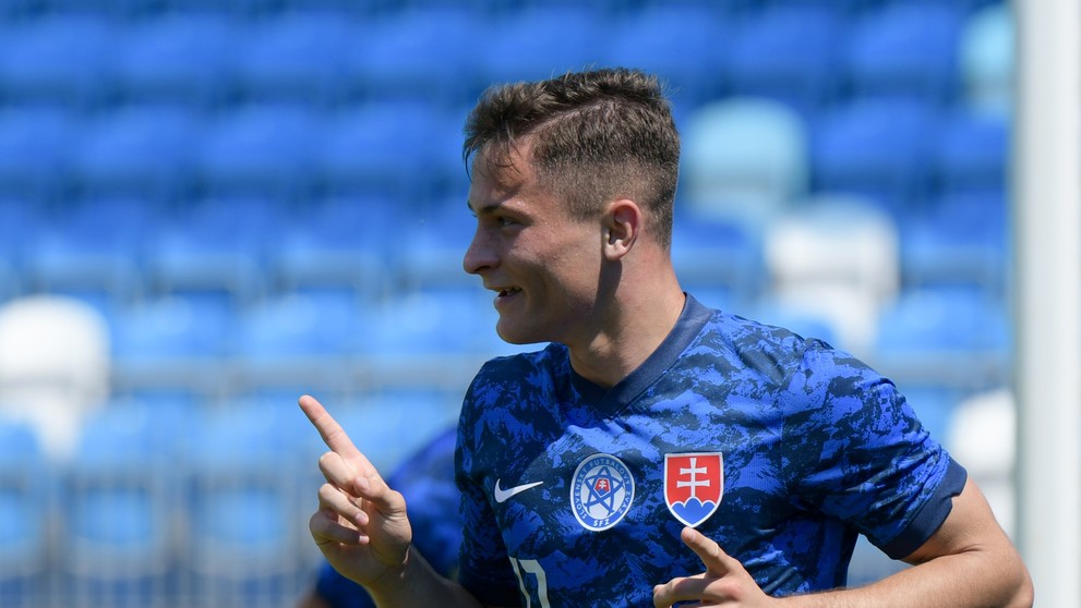 ftblsrfnsk090621nr4787963