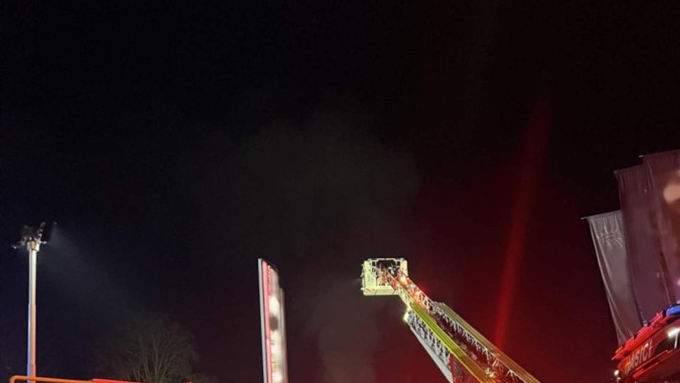 Požiar autosalónu.