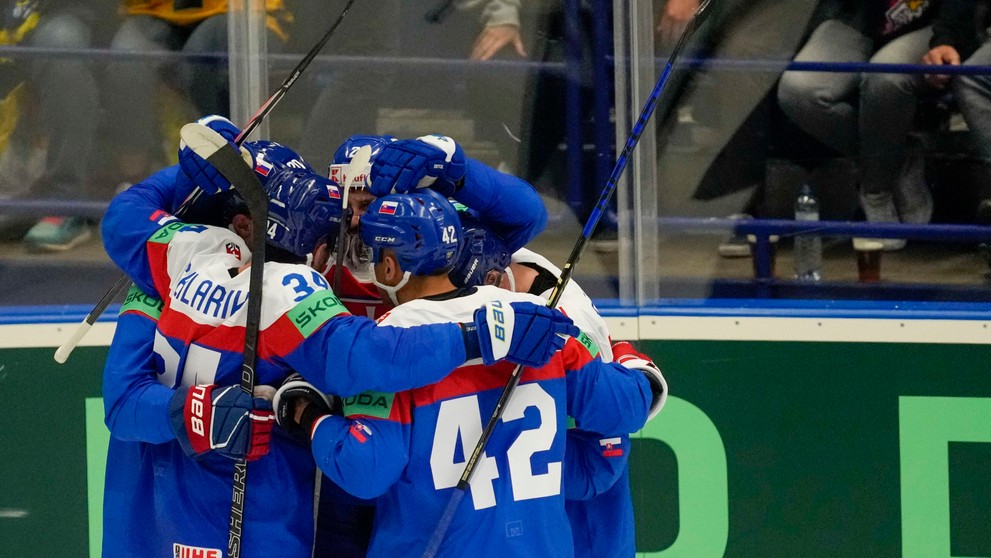 Slováci oslavujú gól Mareka Hrivíka