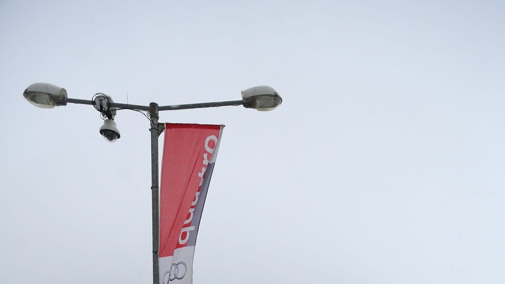 Sneženie na horskom priechode Donovaly 