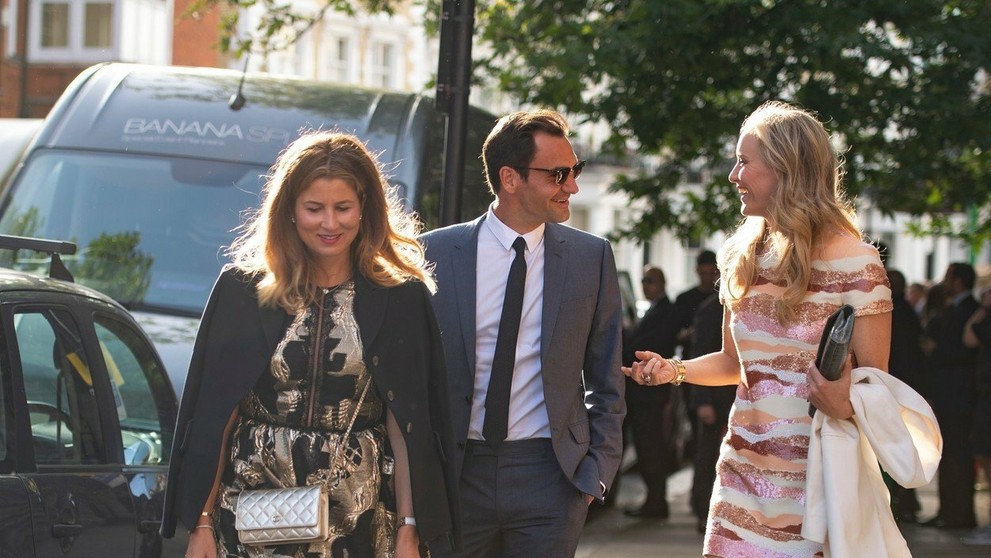 Manželia Federerovci na luxusnej svadbe.