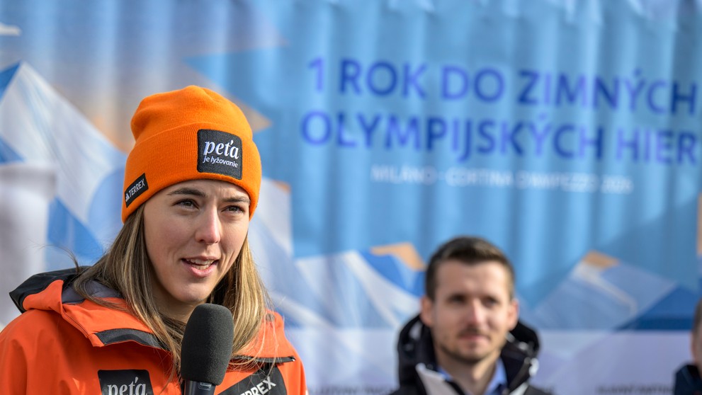 Slovenská lyžiarka Petra Vlhová počas tlačovej konferencie rok pred štartom ZOH.