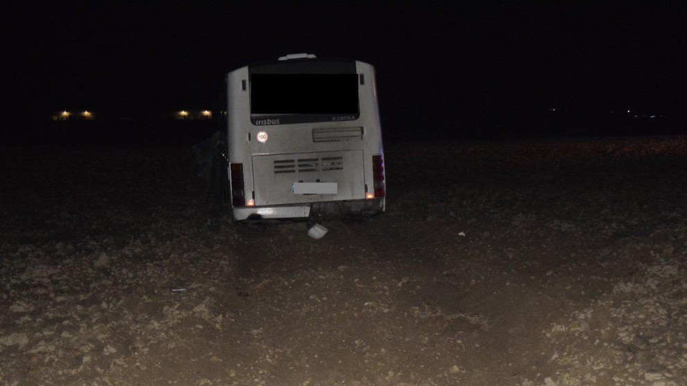 Vypadnutá tyč zasiahla vodiča autobusu.