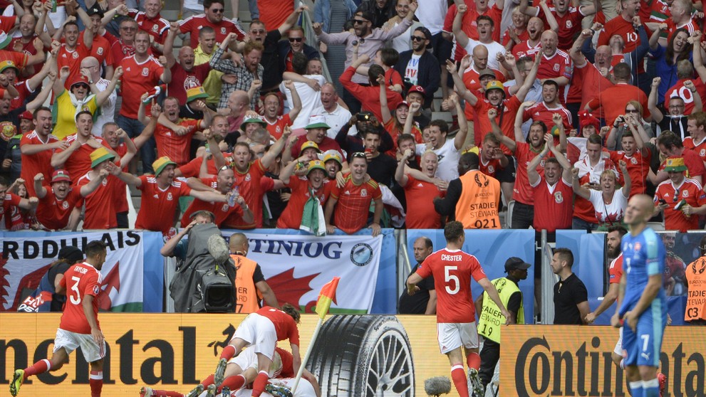 Radosť Walesanov po góle na 2:1 v súboji proti nášmu tímu na ME vo Francúzsku.