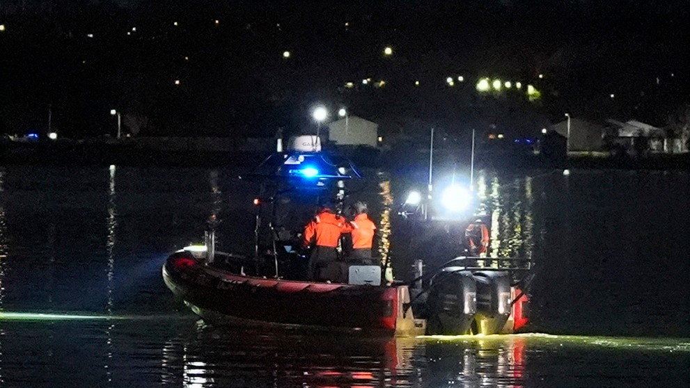 Záchranári na rieke Potomac vo Washingtone.