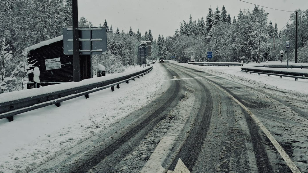 Zasnežená cesta.