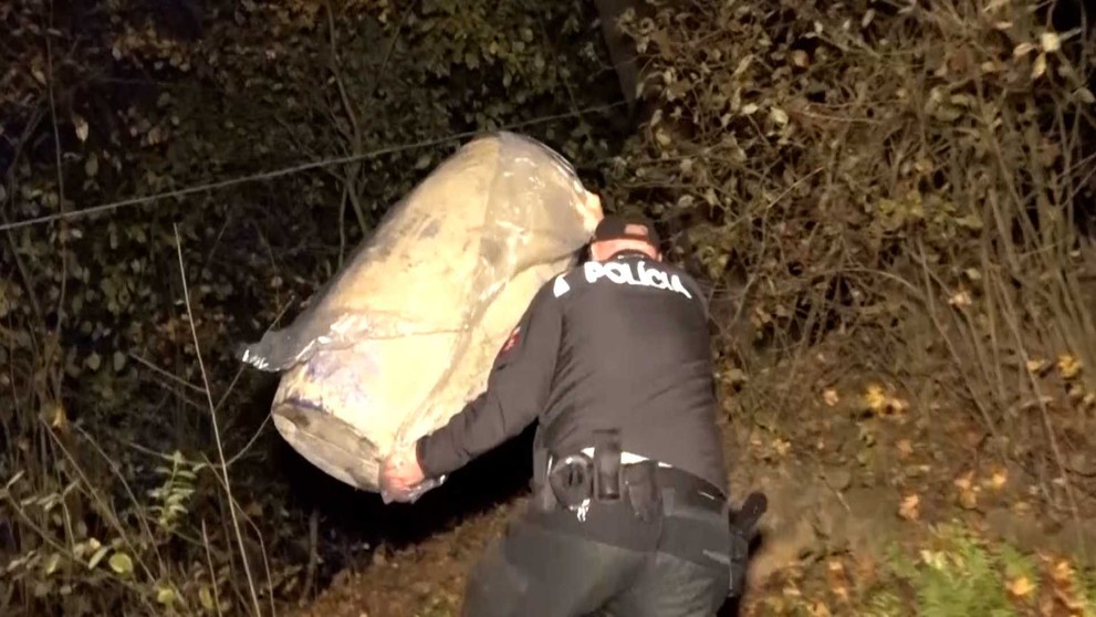 Z Domaše vylovili sud so záhadným obsahom