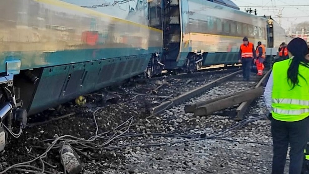 Vykoľajený vlak