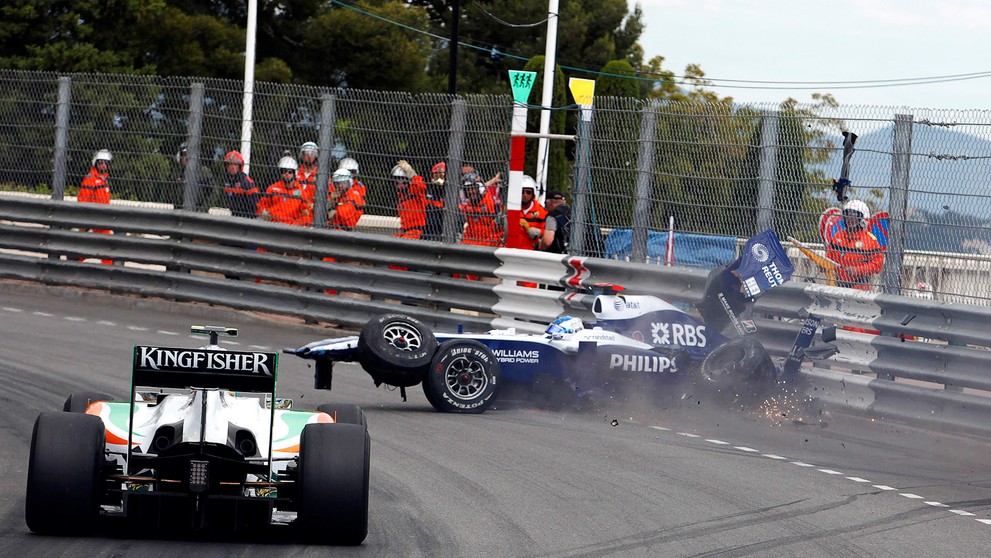 Rubens Barrichello v kolízii v roku 2010