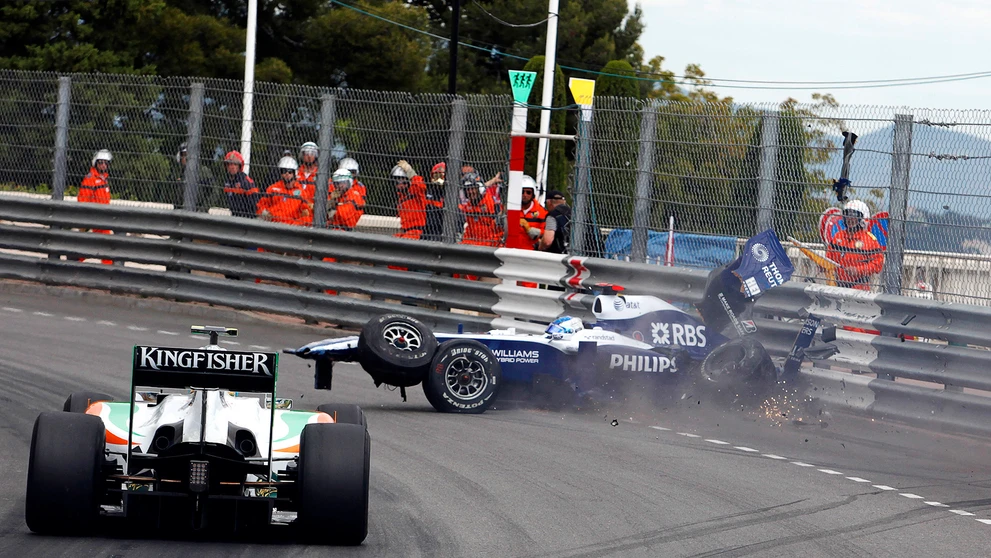 Rubens Barrichello v kolízii v roku 2010