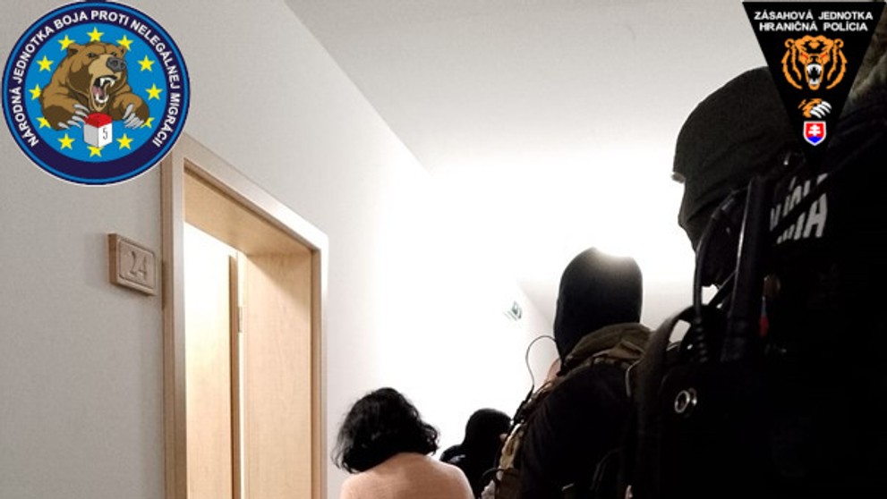 Ťažko zdravotne postihnutého muža nútila dvojica žobrať.