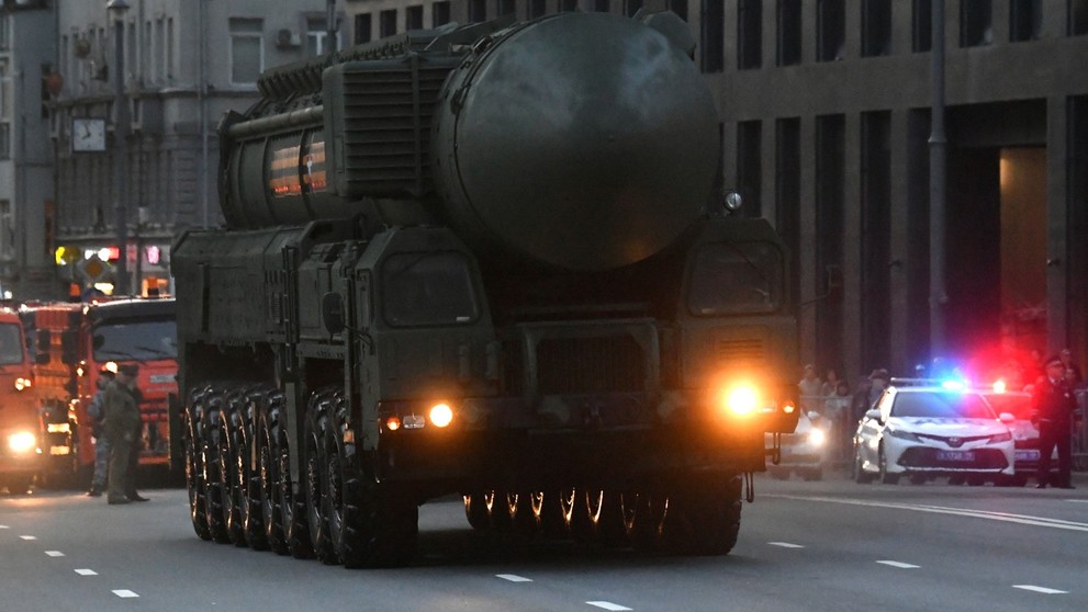 Ruské ICBM Topol-M na vojenskej prehliadke v Moskve.