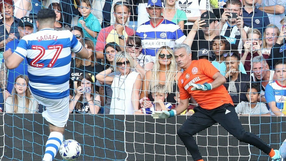 José Mourinho ako brankár.