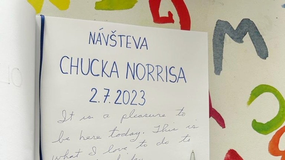 Chuck Norris v onkologickom centre. 