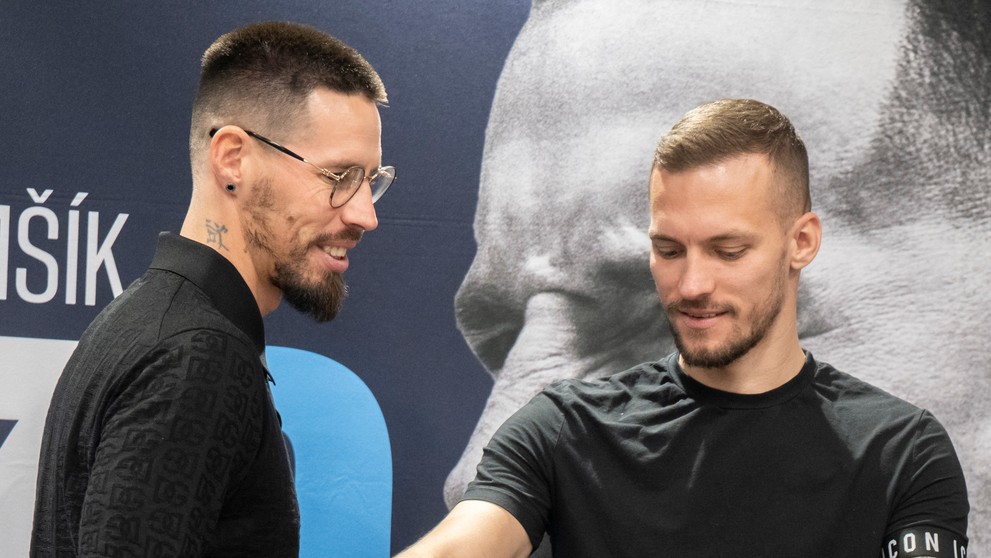 Na snímke zľava bývalý slovenský futbalista Marek Hamšík a slovenský futbalista Lukáš Haraslín.