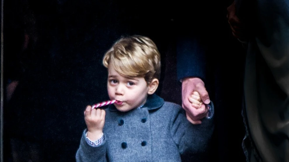 Rozkošný George a Charlotte v kostole. Ich rodičia porušili kráľovskú tradíciu