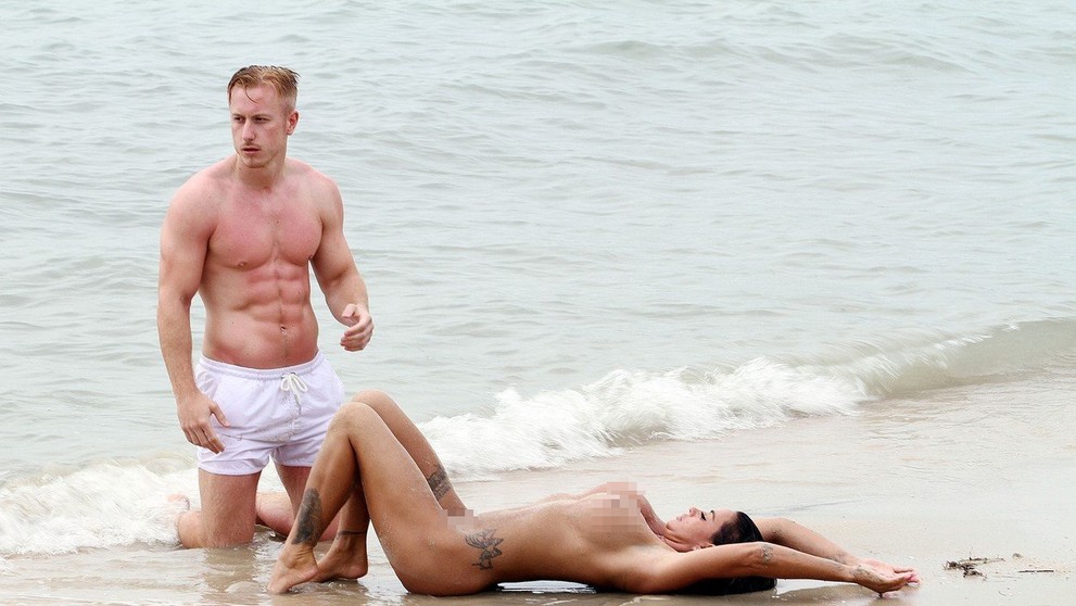 Katie Price s 29-ročným milencom, trénerom Krisom Boysonom.