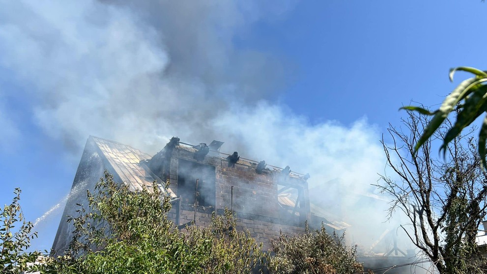 V Šoporni vypukol požiar rodinného domu.