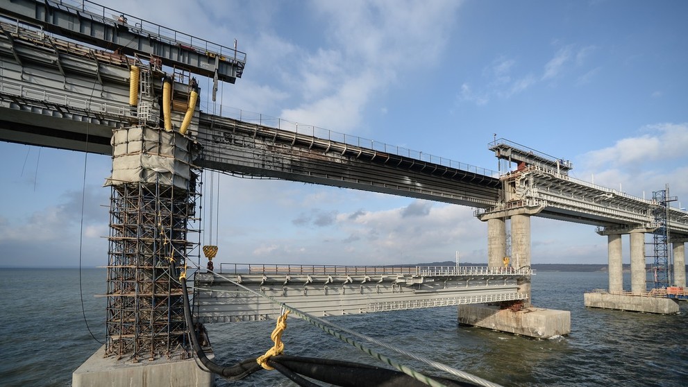 Opravy na železničnej časti Krymského mosta.