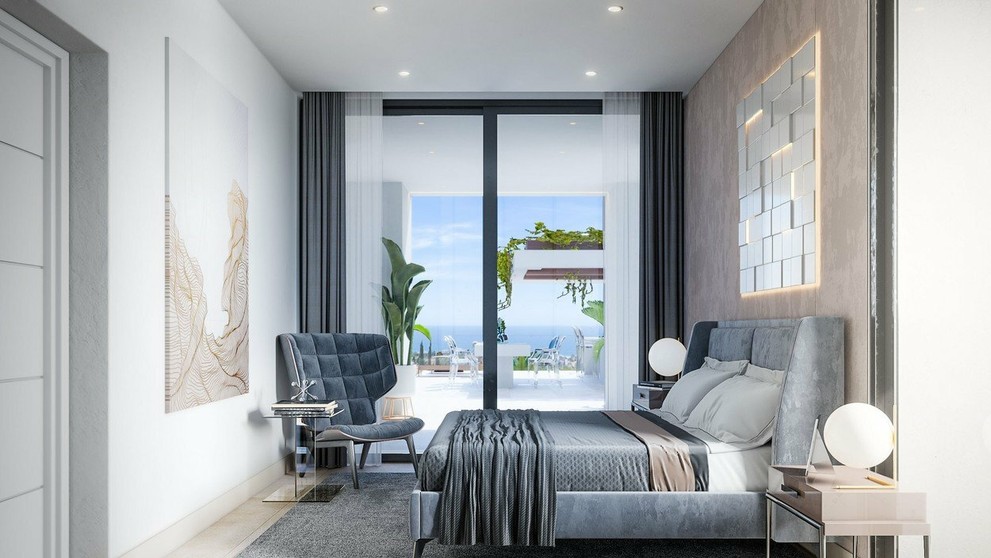 Bazén s výhľadom na more vo vile Ronalda.