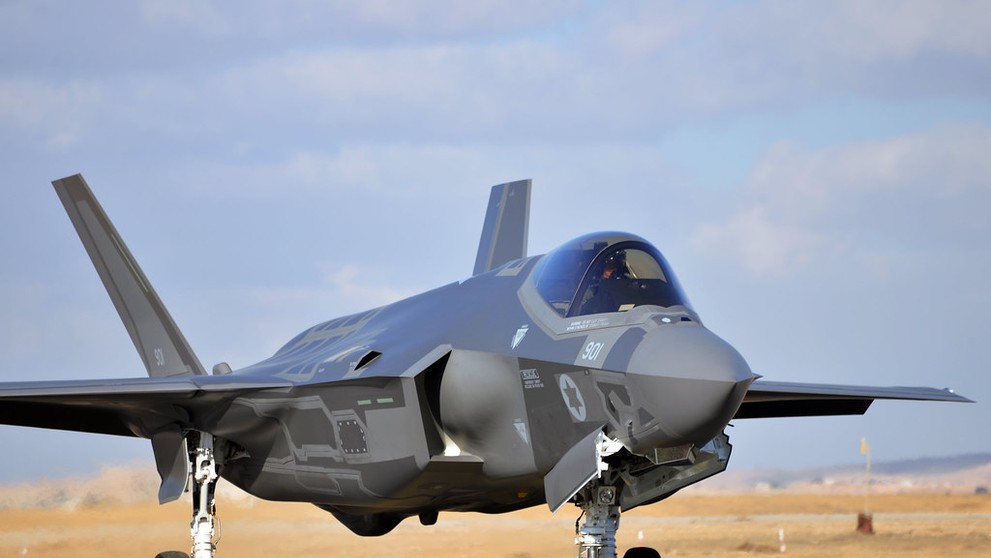 Izraelská stíhačka F-35I Adir na pristávacej dráhe